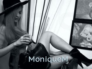 MoniqueM